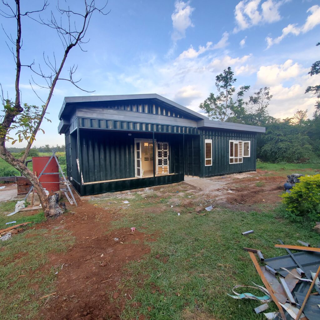 A 3 b3droom container house