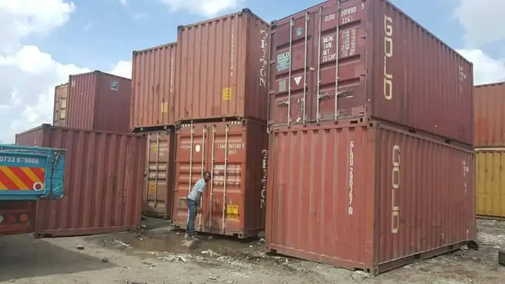 20ft containers in a yard